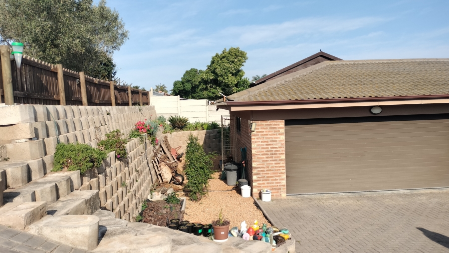 3 Bedroom Property for Sale in Fraaiuitsig Western Cape